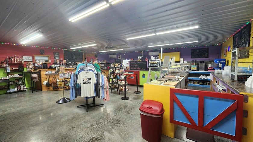 SUCCESSFUL, TURK-KEY, MULTI-FACETED business only 1 mile from - photo 7