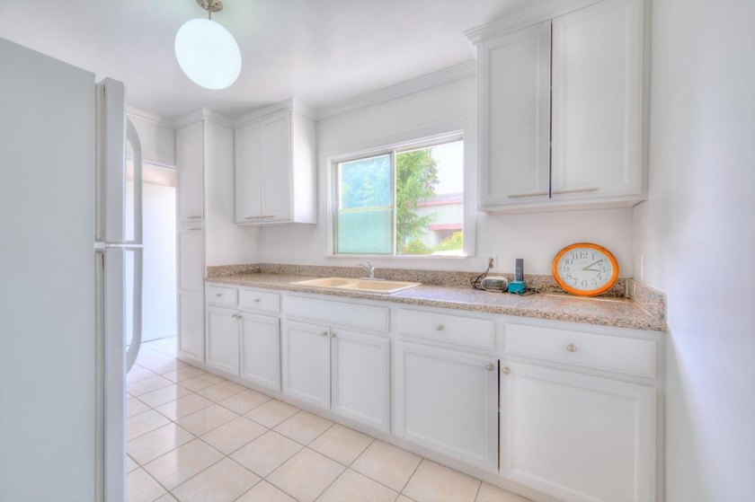 Triplex property located at 6029 MacArthur Blvd in Oakland - photo 9