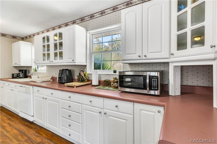 Discover the perfect blend of coastal charm and laid-back - photo 31