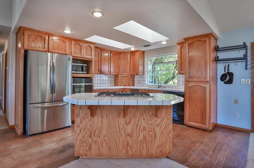 Welcome to your private retreat in the gated community of Auburn - photo 5