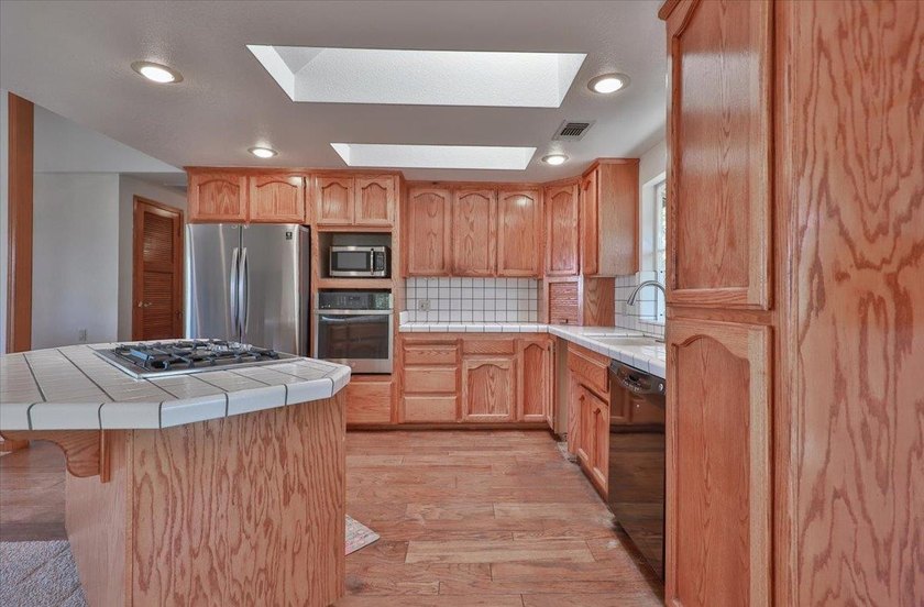 Welcome to your private retreat in the gated community of Auburn - photo 6