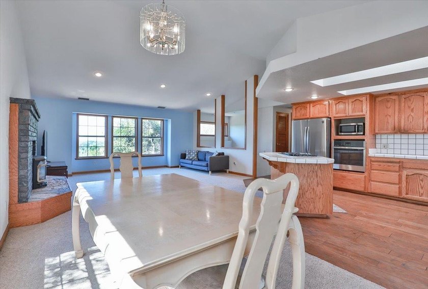 Welcome to your private retreat in the gated community of Auburn - photo 7