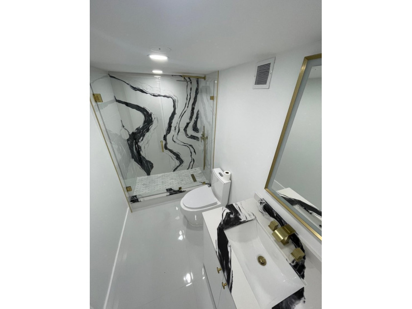 RENOVATED / BRAND NEW! Rarely available first-floor unit - photo 12