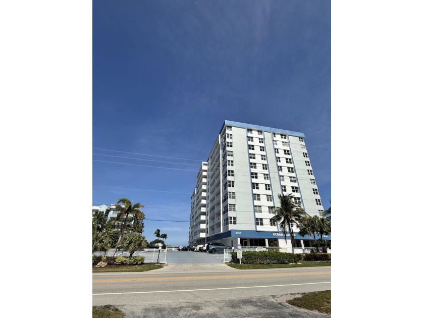 RENOVATED / BRAND NEW! Rarely available first-floor unit - photo 17