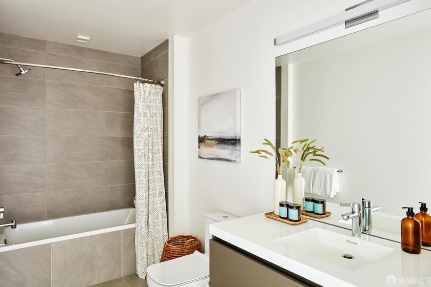 Situated on the 11th floor, this luminous two-bedroom, two-bath - photo 18