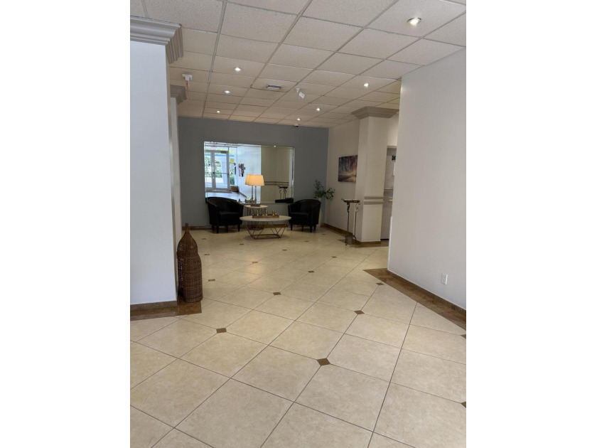 RENOVATED / BRAND NEW! Rarely available first-floor unit - photo 19
