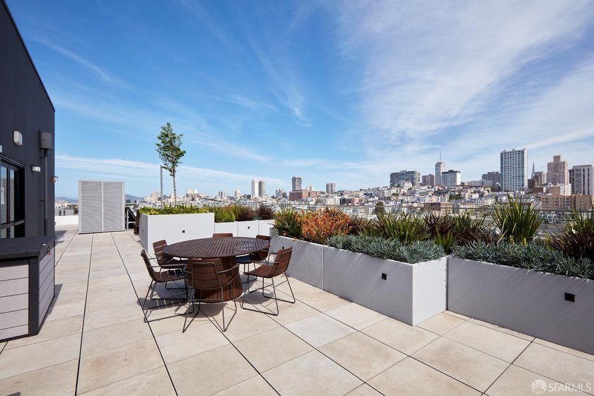 Situated on the 11th floor, this luminous two-bedroom, two-bath - photo 21
