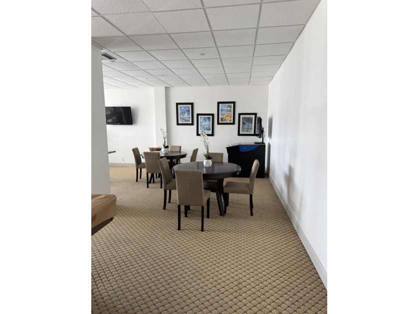 RENOVATED / BRAND NEW! Rarely available first-floor unit - photo 26