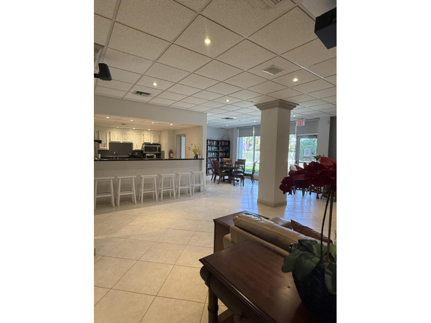 RENOVATED / BRAND NEW! Rarely available first-floor unit - photo 29