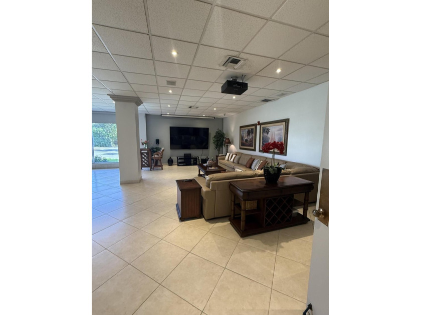RENOVATED / BRAND NEW! Rarely available first-floor unit - photo 30