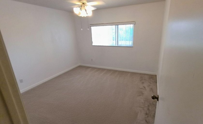 This spacious 2-bedroom, 2-bathroom penthouse condo offers - photo 10