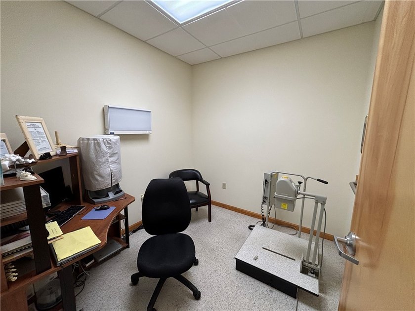 Prime Commercial Opportunity: Versatile 2,412 SF professional - photo 22