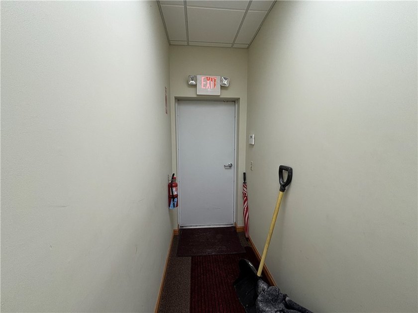 Prime Commercial Opportunity: Versatile 2,412 SF professional - photo 23
