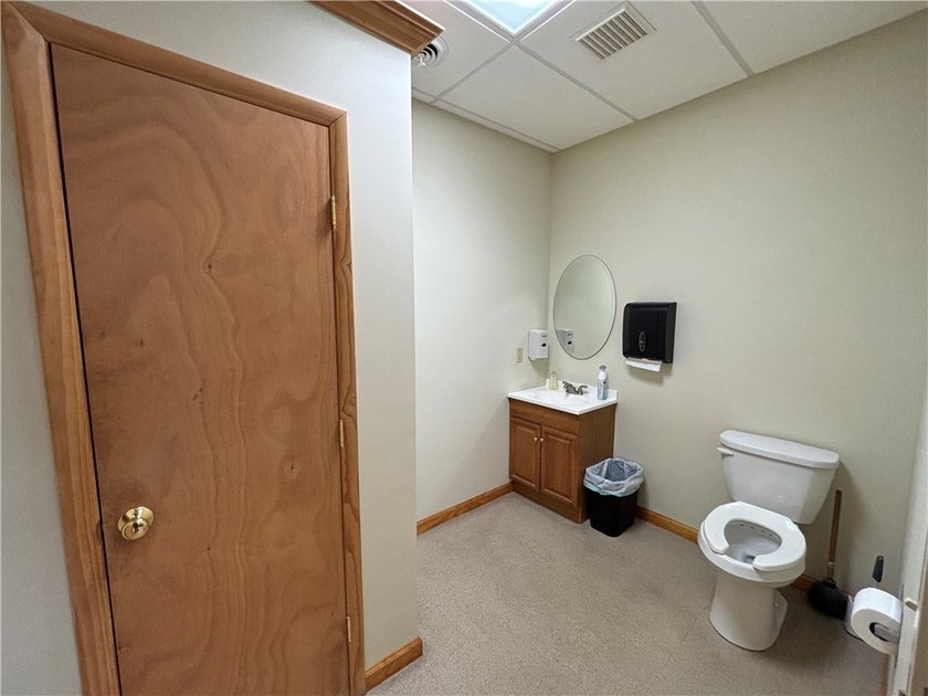 Prime Commercial Opportunity: Versatile 2,412 SF professional - photo 25
