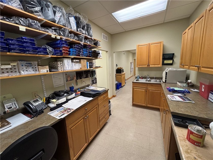 Prime Commercial Opportunity: Versatile 2,412 SF professional - photo 29
