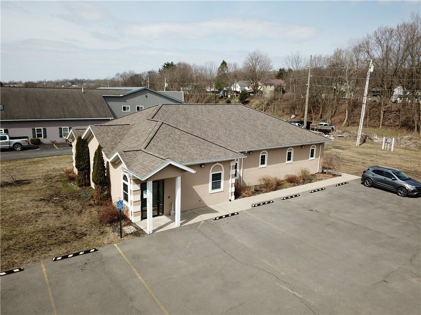 Prime Commercial Opportunity: Versatile 2,412 SF professional - photo 35