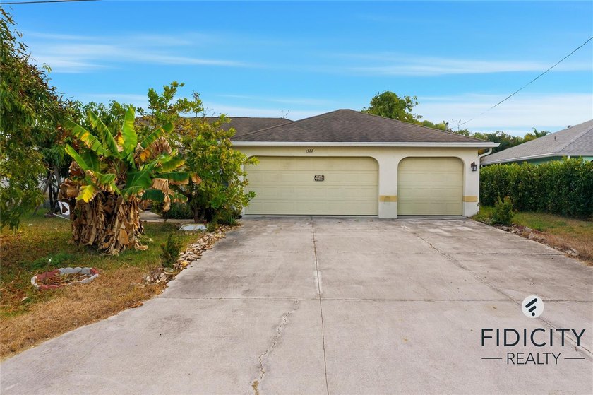 Welcome to this spacious 4-bedroom, 2-bathroom single-family - photo 6