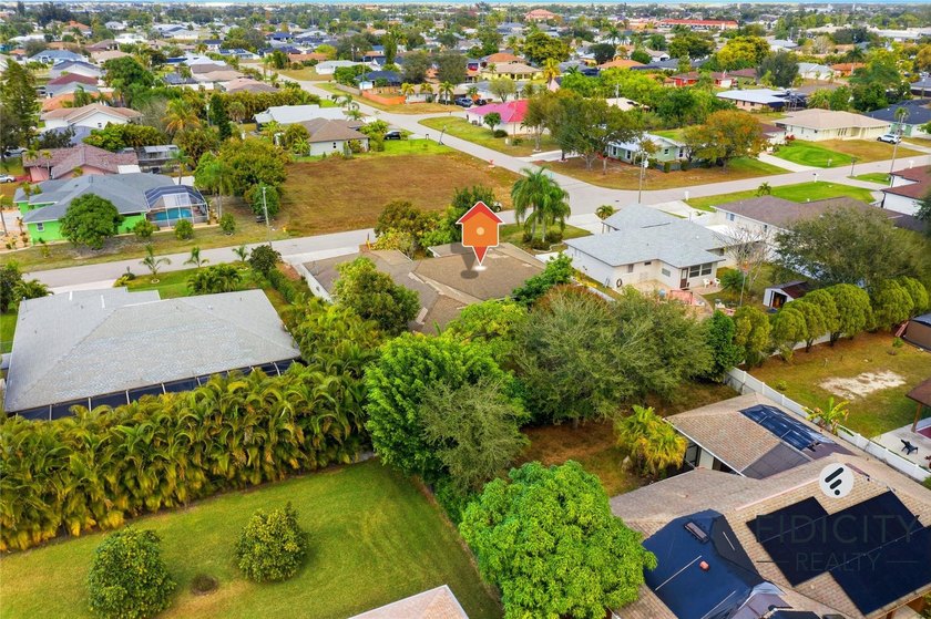 Welcome to this spacious 4-bedroom, 2-bathroom single-family - photo 9
