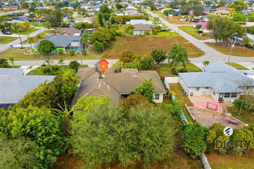 Welcome to this spacious 4-bedroom, 2-bathroom single-family - photo 10