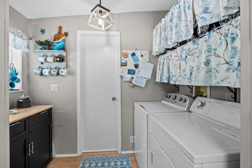 WOW! HUGE PRICE REDUCTION!! Tucked away in a corner on a - photo 18