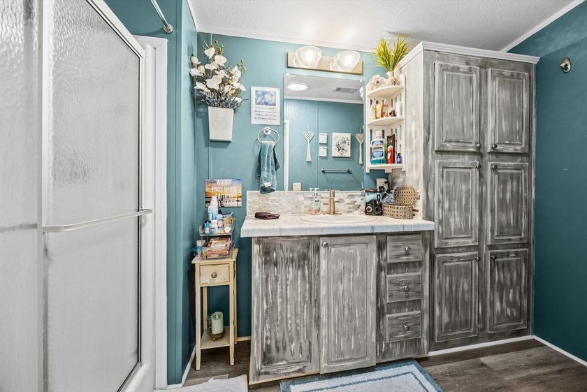 WOW! HUGE PRICE REDUCTION!! Tucked away in a corner on a - photo 20
