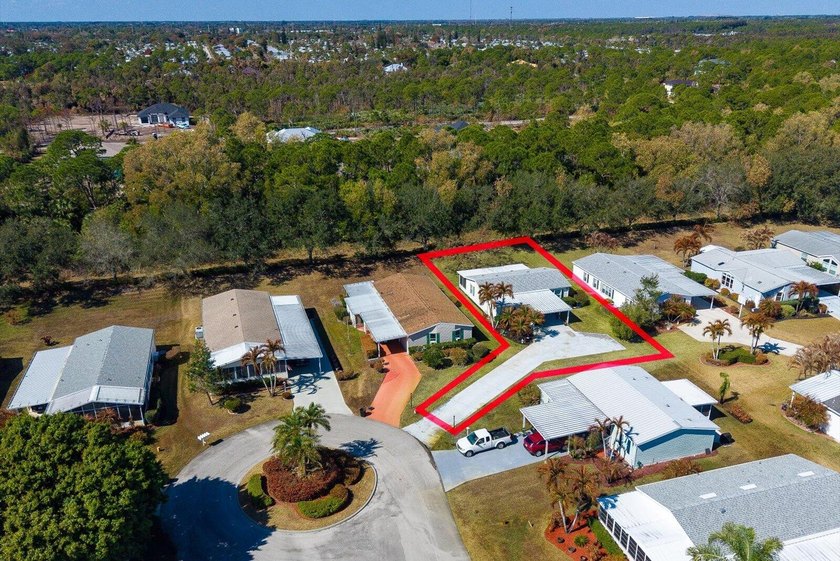 WOW! HUGE PRICE REDUCTION!! Tucked away in a corner on a - photo 41