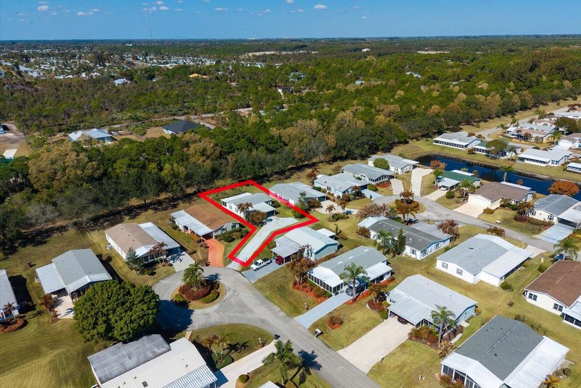 WOW! HUGE PRICE REDUCTION!! Tucked away in a corner on a - photo 43