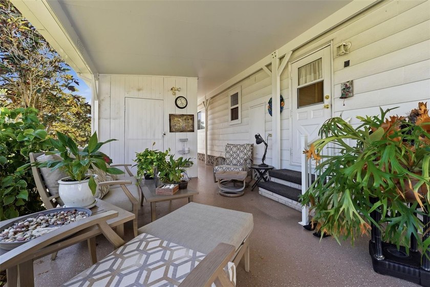 Welcome to this spacious, triple wide home, turnkey furnished - photo 7