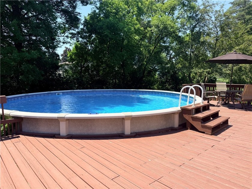Welcome home to this beautifully maintained 3-bedroom, 2-bath - photo 11