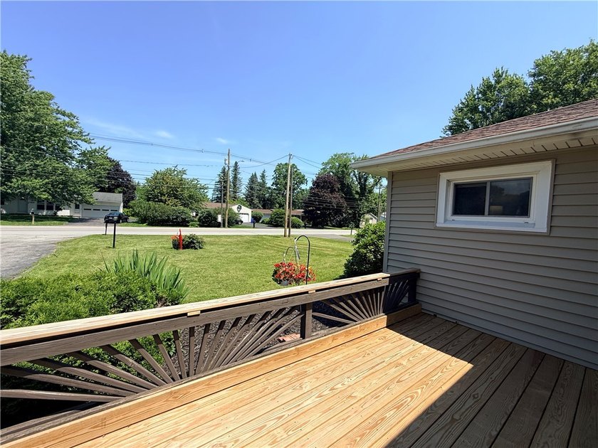 Welcome home to this beautifully maintained 3-bedroom, 2-bath - photo 13