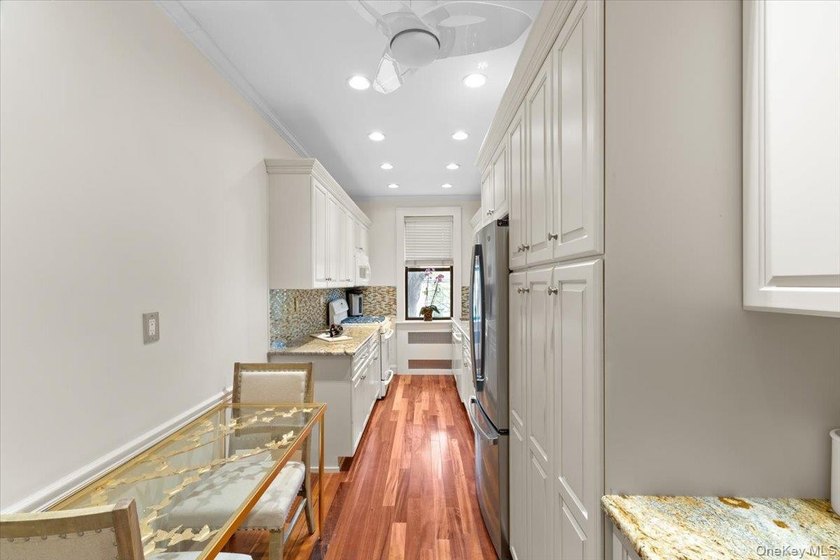 Location &amp; Luxury! Welcome to 'The Windsor' at 21 Barstow - one - photo 13
