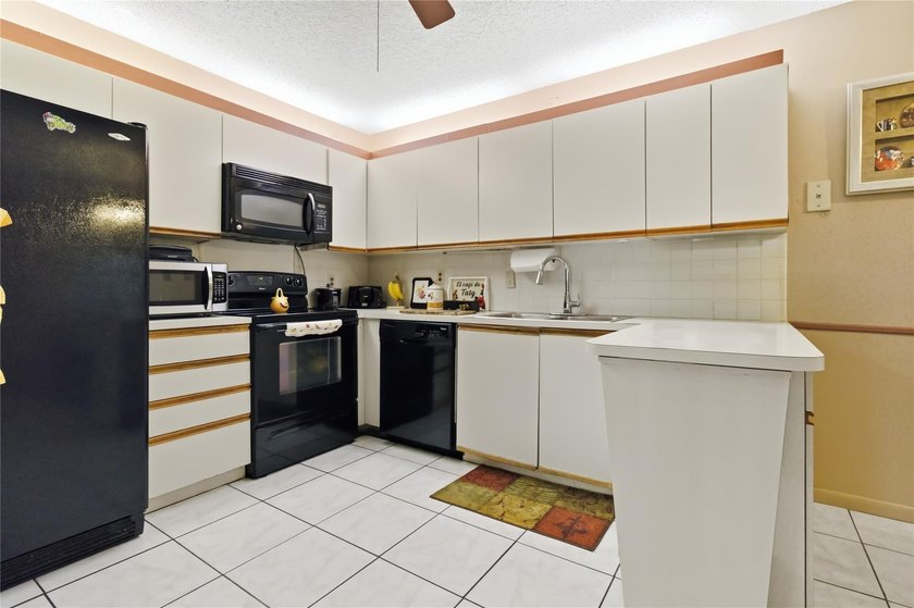 Calling ALL GOLFERS &amp; SNOWBIRDS! Pristine, Beautiful &amp; LARGE, 3 - photo 15
