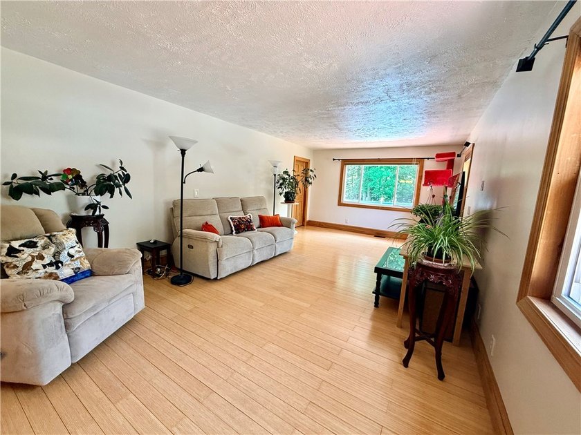 Welcome home to this beautifully maintained 3-bedroom, 2-bath - photo 17