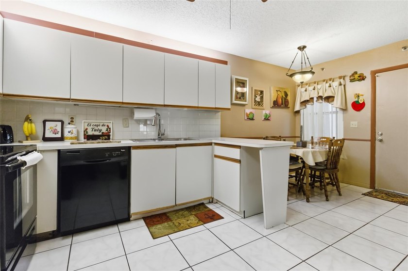 Calling ALL GOLFERS &amp; SNOWBIRDS! Pristine, Beautiful &amp; LARGE, 3 - photo 19
