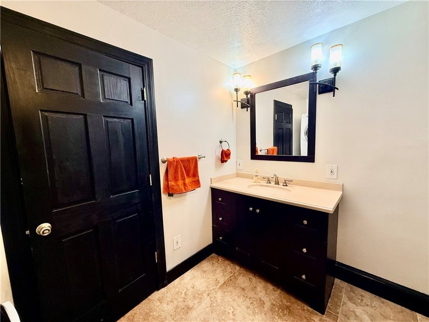 Welcome home to this beautifully maintained 3-bedroom, 2-bath - photo 22