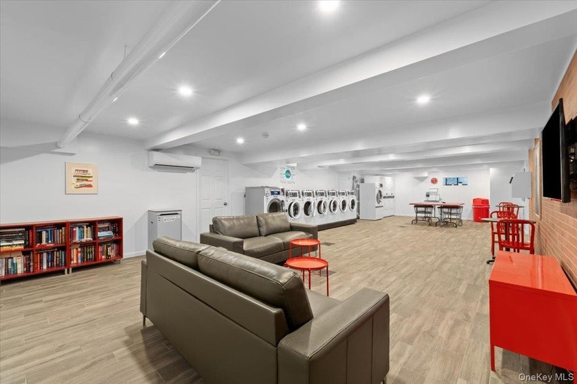 Location &amp; Luxury! Welcome to 'The Windsor' at 21 Barstow - one - photo 27