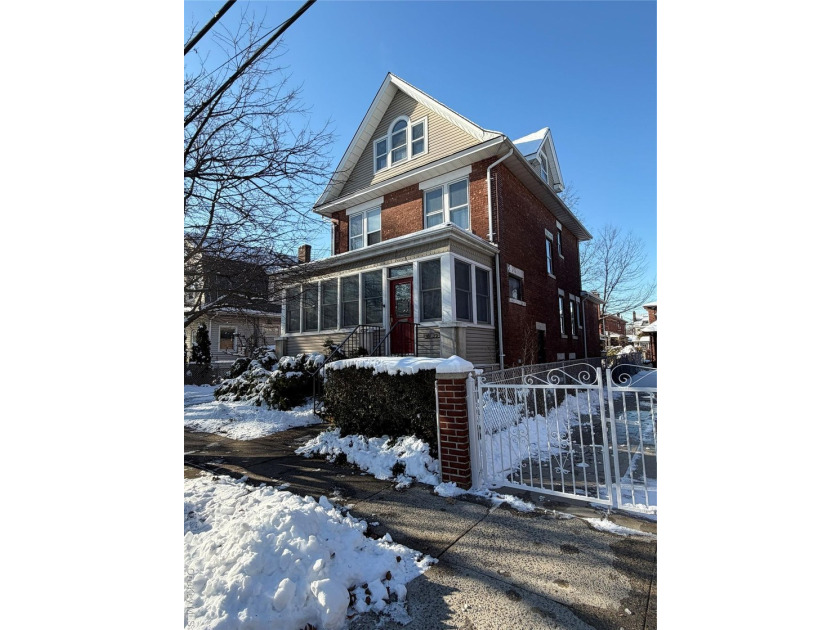 Detached One-Family Home in Prime Auburndale, Flushing (R3X - photo 4