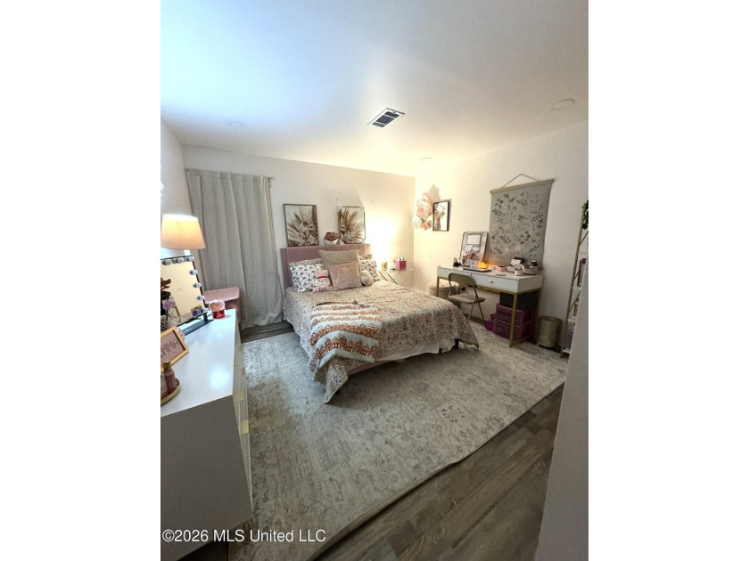 Welcome to this charming 3-bedroom, 2-bath farmhouse retreat - photo 15