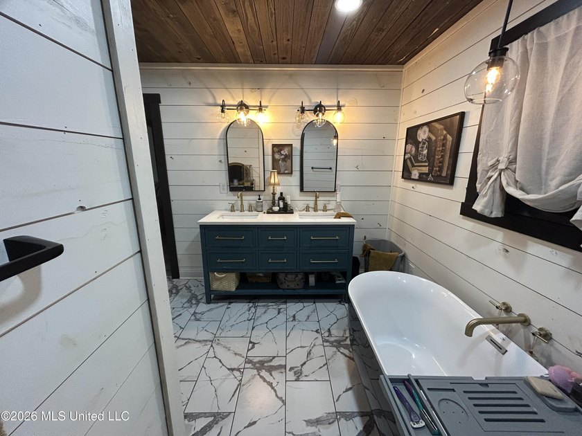 Welcome to this charming 3-bedroom, 2-bath farmhouse retreat - photo 23