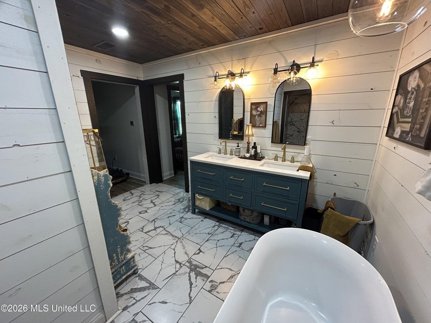 Welcome to this charming 3-bedroom, 2-bath farmhouse retreat - photo 24