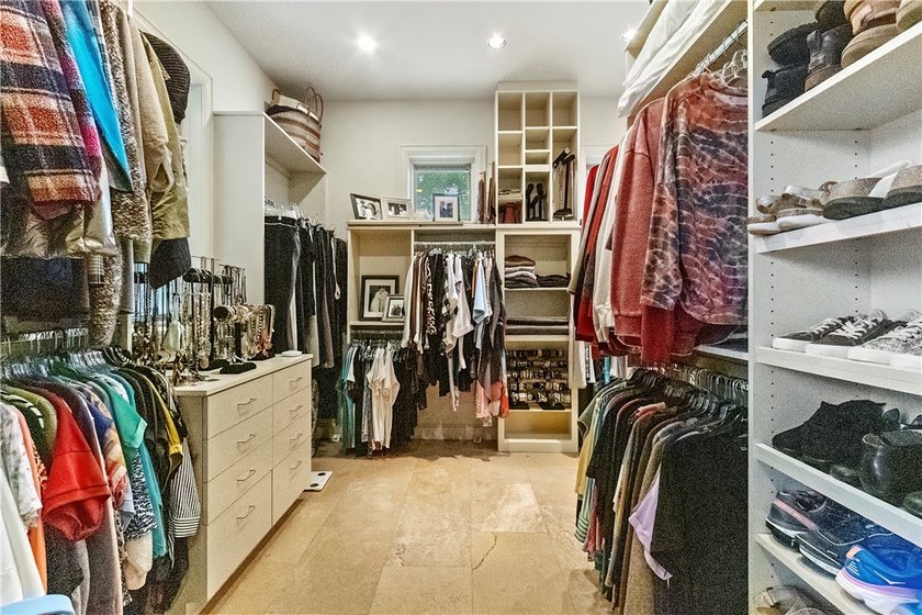Welcome to Bubbling Springs, a one-of-a-kind private estate just - photo 25