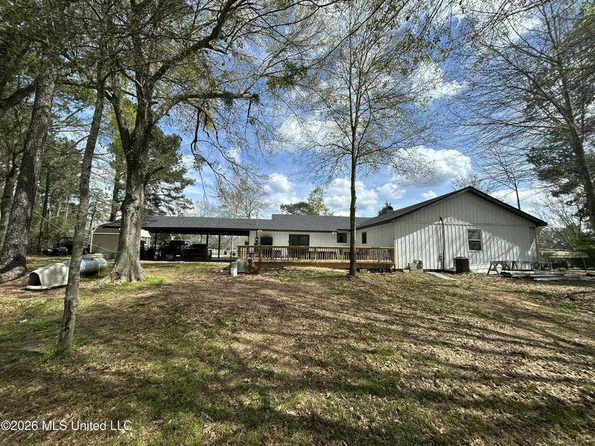 Welcome to this charming 3-bedroom, 2-bath farmhouse retreat - photo 29
