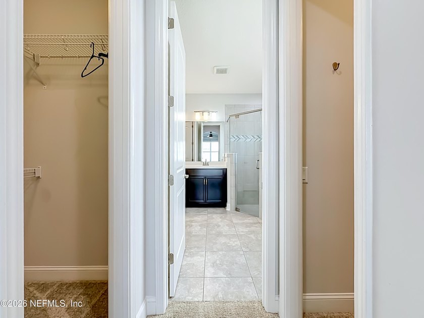 Priced to sell ! Welcome to your dream home in the desirable - photo 33