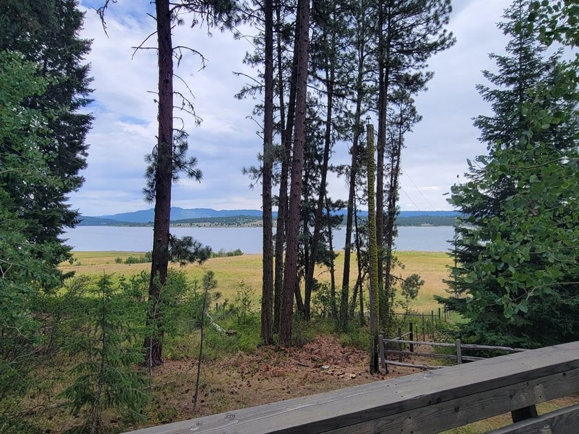 PHOTOS NOT ZOOMED IN! FULL Lake Cascade views! Lovely remodeled - photo 8