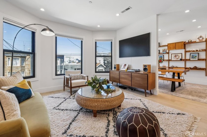 Thoughtfully renovated in 2023, this exceptional bi-level upper - photo 12