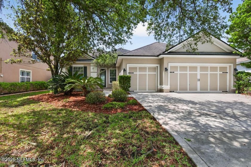 Seller will replace roof with accepted offer! Live the resort - photo 4