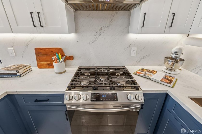 Thoughtfully renovated in 2023, this exceptional bi-level upper - photo 23