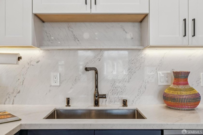 Thoughtfully renovated in 2023, this exceptional bi-level upper - photo 24