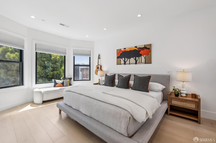 Thoughtfully renovated in 2023, this exceptional bi-level upper - photo 32