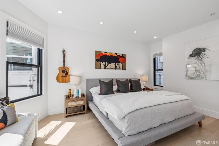 Thoughtfully renovated in 2023, this exceptional bi-level upper - photo 34